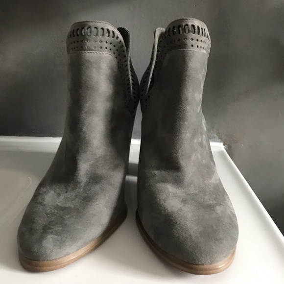 Boots - Picture 2 of 4